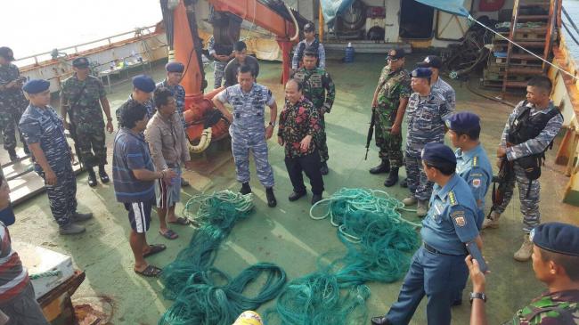 Panglima TNI AL Kunjungi Kapal FV Viking Buruan Interpol di Tanjung Uban